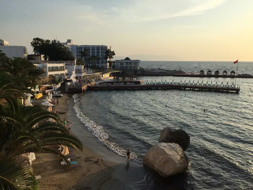 ساحل Infinity By Yelken